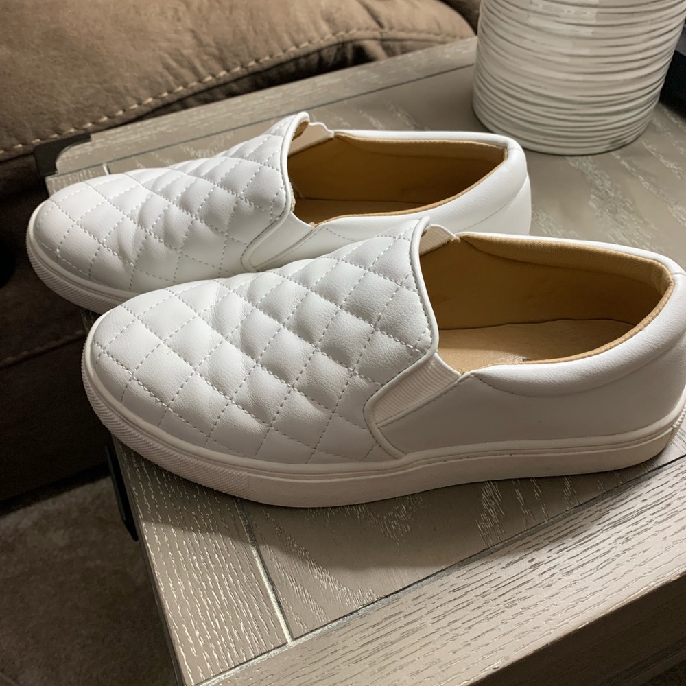 Women’s quilted slip on sneakers